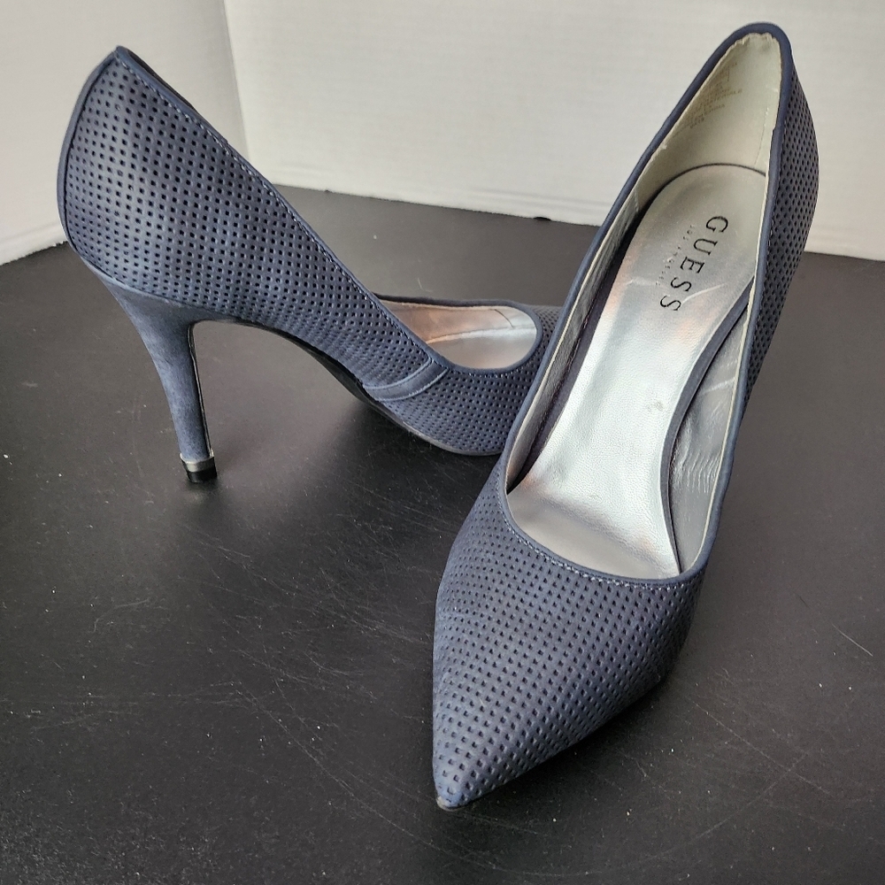 Guess Trace Pointed Toe Pumps Sz 9